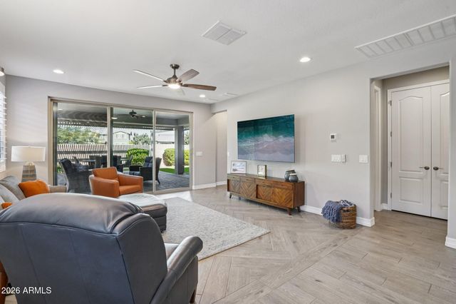 10642 E TWISTER Avenue, Mesa, AZ 85212