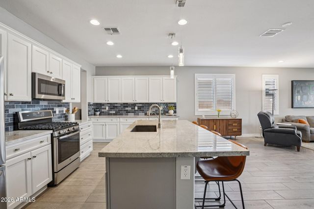 10642 E TWISTER Avenue, Mesa, AZ 85212