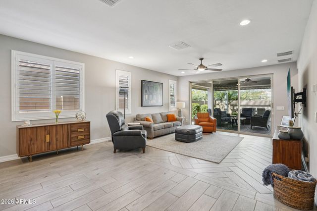 10642 E TWISTER Avenue, Mesa, AZ 85212