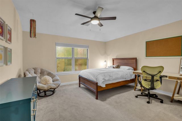 2 Glistening Pond Place, The Woodlands, TX 77382