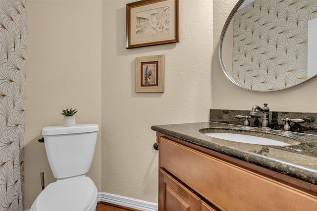 2 Glistening Pond Place, The Woodlands, TX 77382