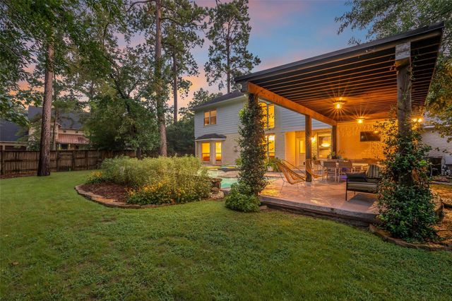 2 Glistening Pond Place, The Woodlands, TX 77382