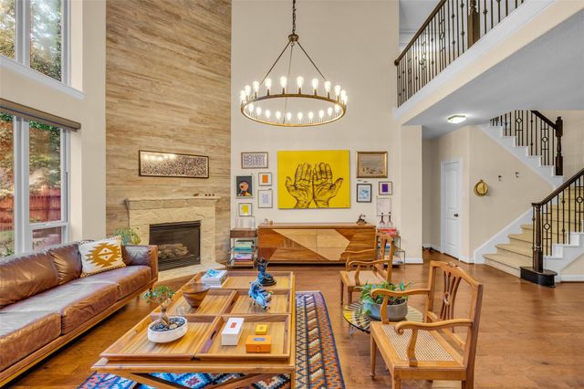 2 Glistening Pond Place, The Woodlands, TX 77382