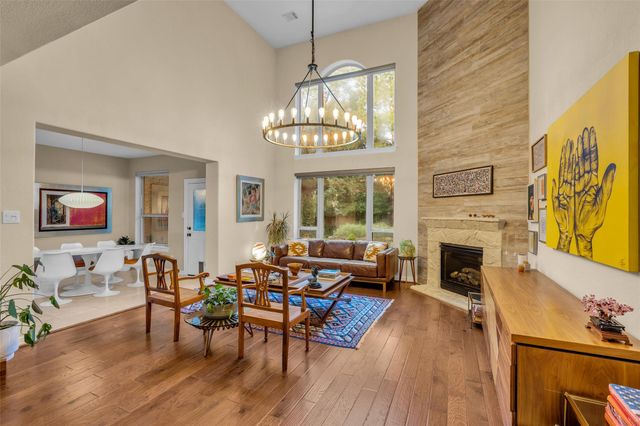 2 Glistening Pond Place, The Woodlands, TX 77382