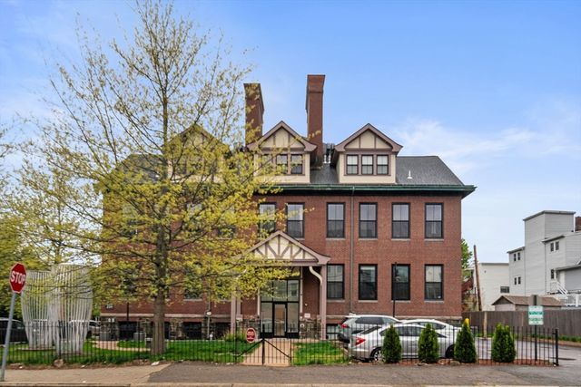 220 Spencer Ave 304, Chelsea, MA 02150