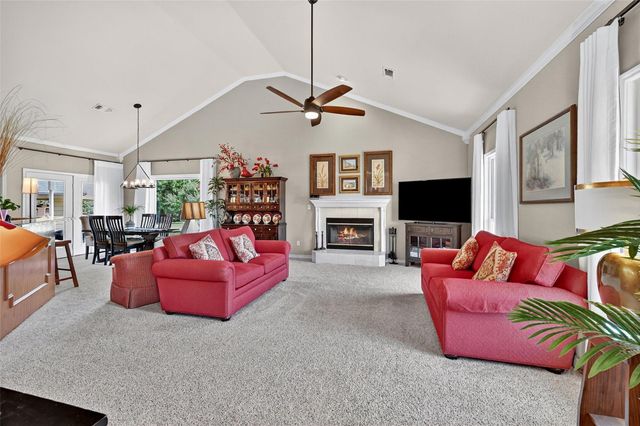 122 Comanche Drive, Gainesville, TX 76240