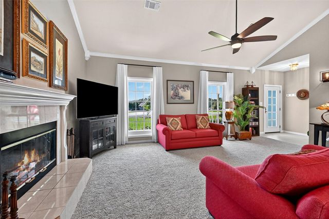 122 Comanche Drive, Gainesville, TX 76240