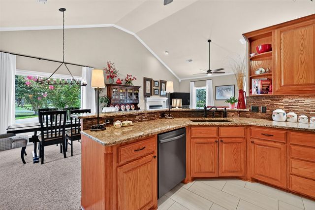 122 Comanche Drive, Gainesville, TX 76240