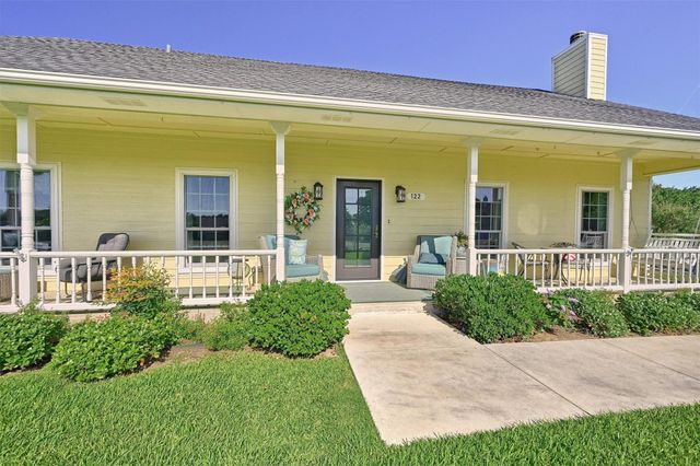 122 Comanche Drive, Gainesville, TX 76240