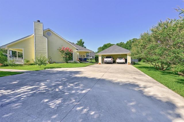 122 Comanche Drive, Gainesville, TX 76240