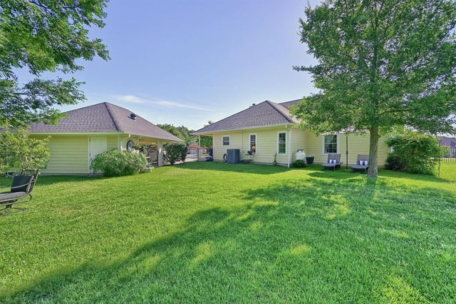 122 Comanche Drive, Gainesville, TX 76240