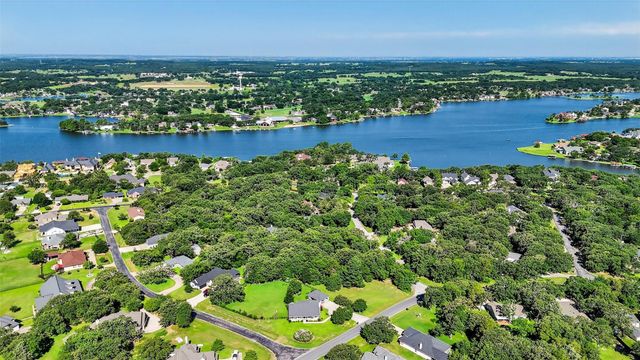 122 Comanche Drive, Gainesville, TX 76240