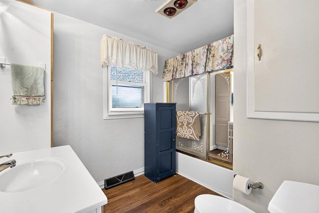 824 W HAWES AVENUE, Appleton, WI 54914