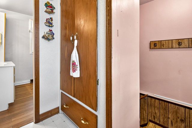 824 W HAWES AVENUE, Appleton, WI 54914