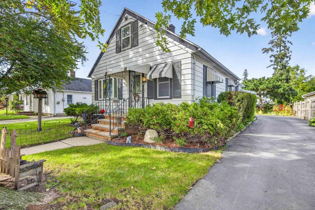 824 W HAWES AVENUE, Appleton, WI 54914
