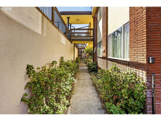 925 Ne 68TH Ave, Portland, OR 97213