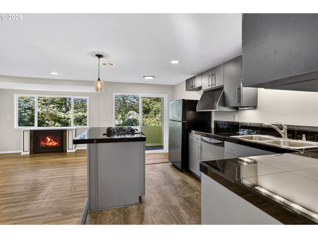 925 Ne 68TH Ave, Portland, OR 97213
