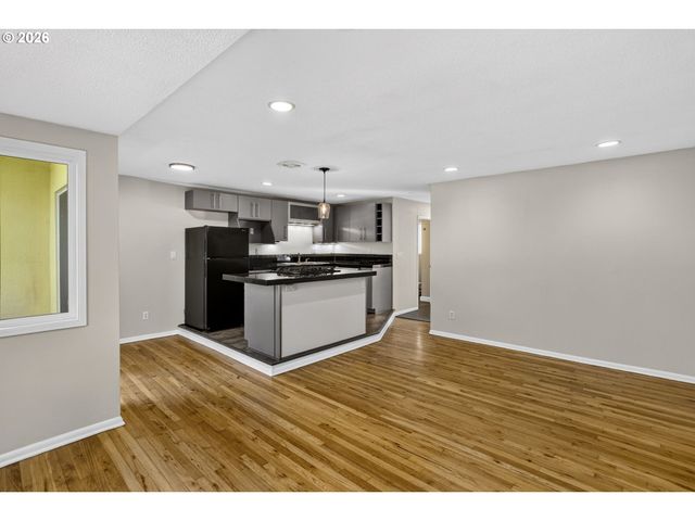 925 Ne 68TH Ave, Portland, OR 97213