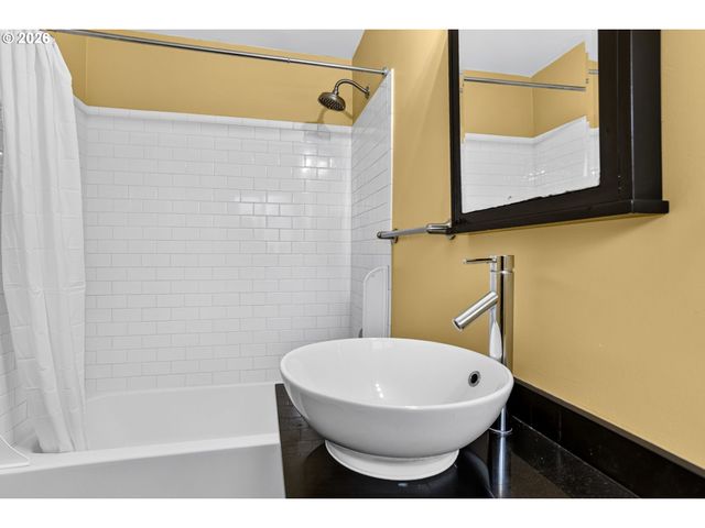 925 Ne 68TH Ave, Portland, OR 97213