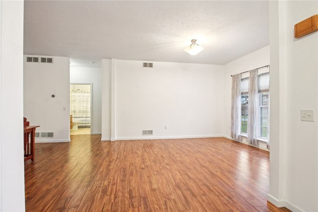 127 Harrogate Crossing, Henrietta, NY 14586