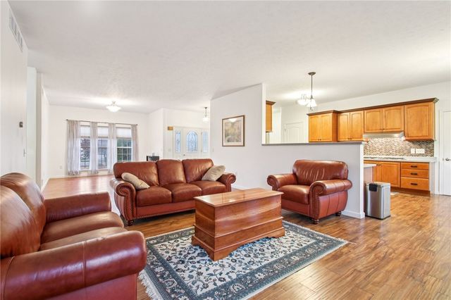 127 Harrogate Crossing, Henrietta, NY 14586