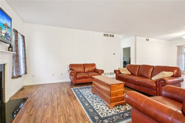 127 Harrogate Crossing, Henrietta, NY 14586