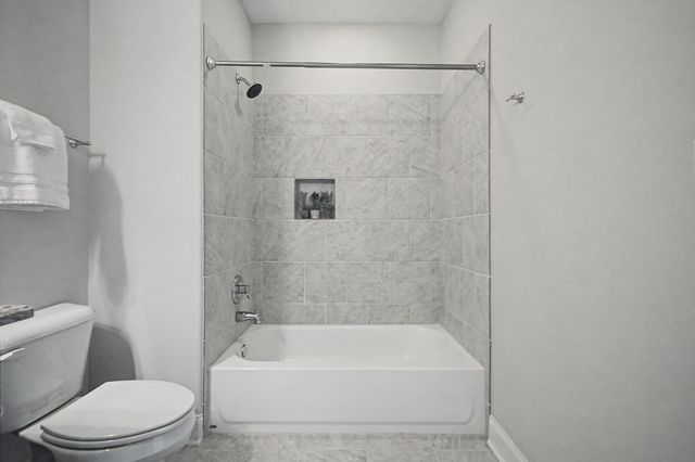 10204 MAPLE RUN DR, Lakeland, TN 38002