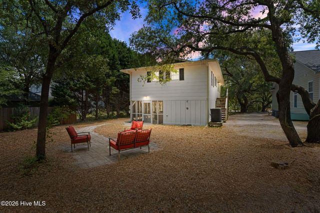 169 NW 3rd Street, Oak Island, NC 28465