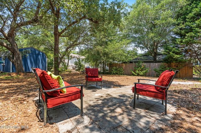 169 NW 3rd Street, Oak Island, NC 28465