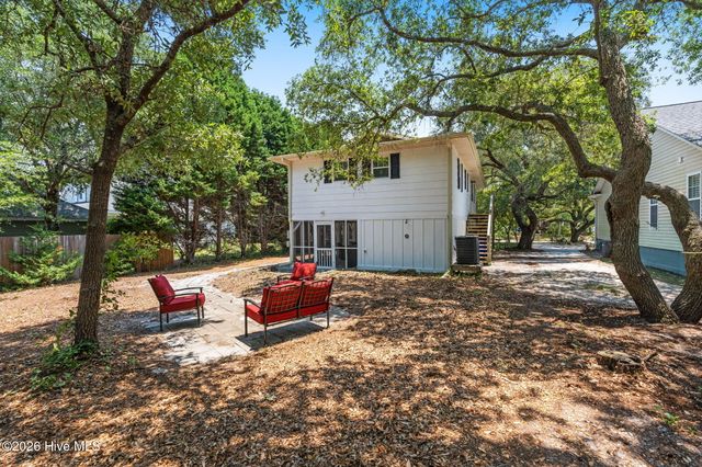 169 NW 3rd Street, Oak Island, NC 28465