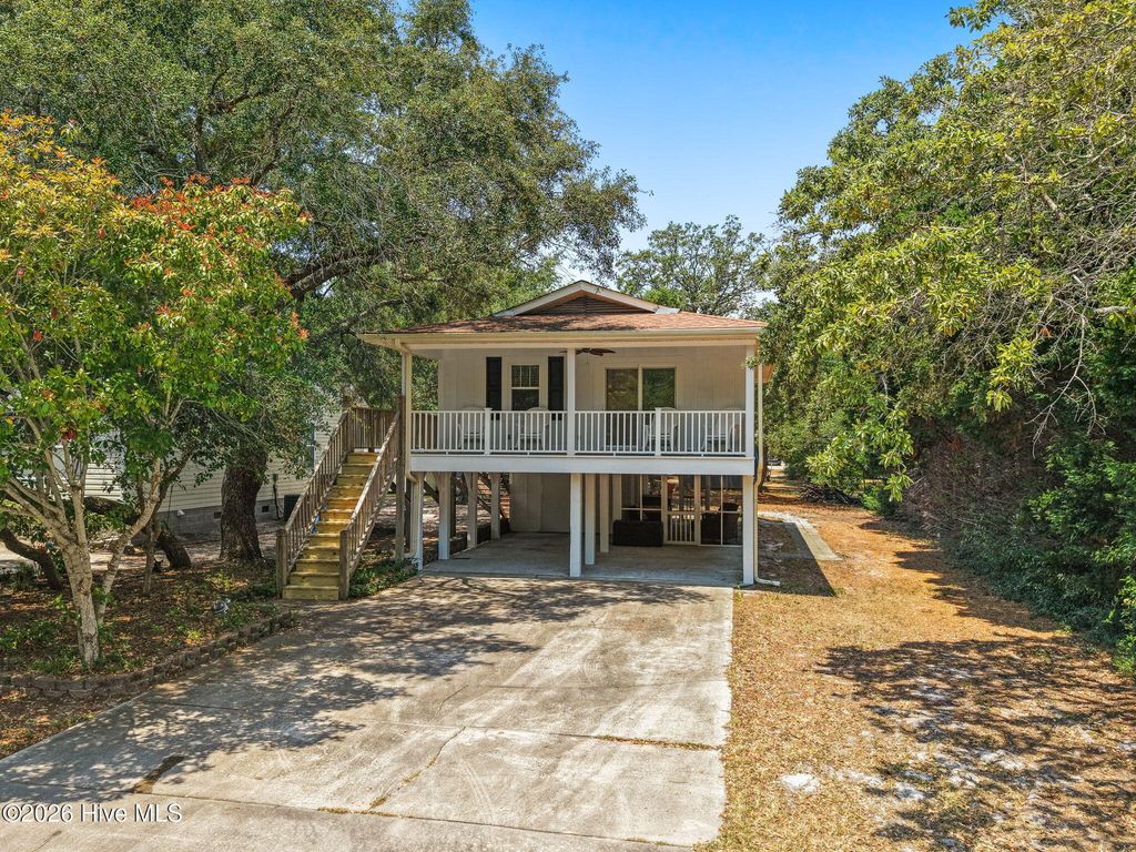 169 NW 3rd Street, Oak Island, NC 28465