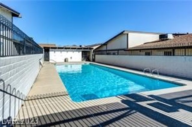 5705 Smoke Ranch Road B, Las Vegas, NV 89108