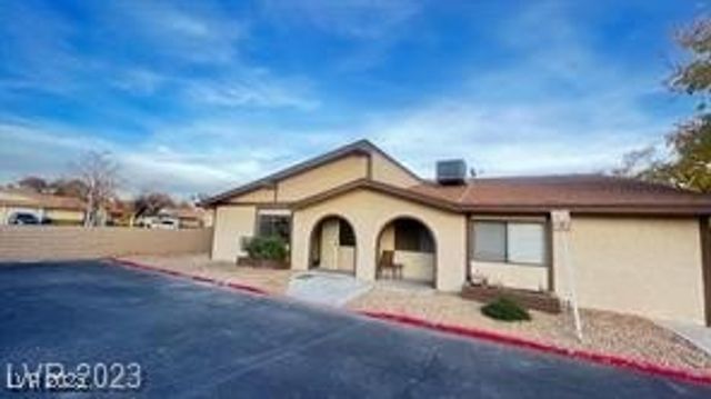 5705 Smoke Ranch Road B, Las Vegas, NV 89108
