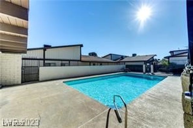 5705 Smoke Ranch Road B, Las Vegas, NV 89108