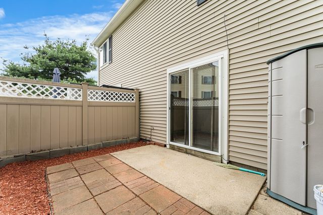 42 Village Brook Ln. 42, Natick, MA 01760