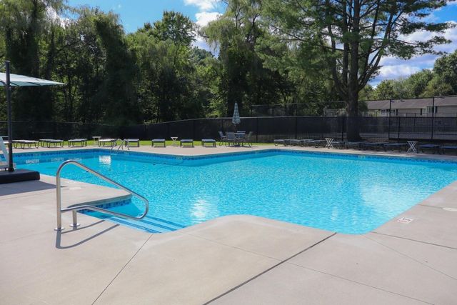 42 Village Brook Ln. 42, Natick, MA 01760