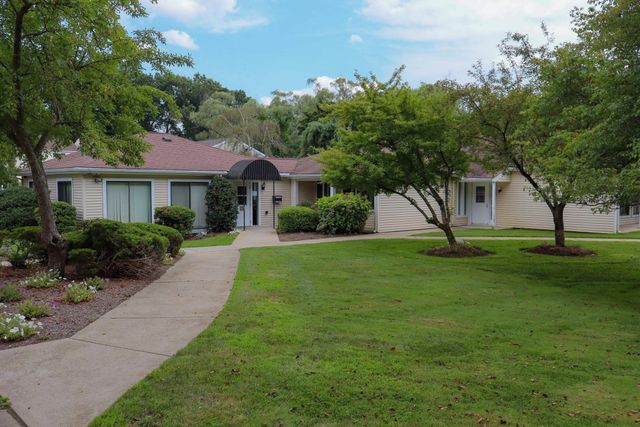 42 Village Brook Ln. 42, Natick, MA 01760