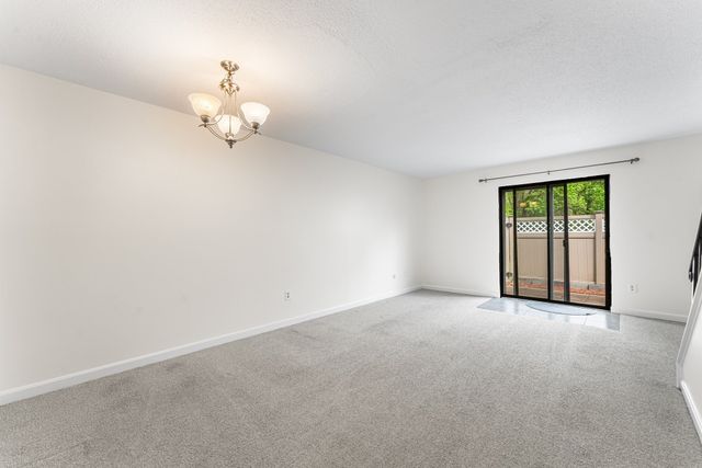 42 Village Brook Ln. 42, Natick, MA 01760