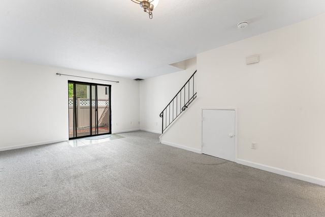 42 Village Brook Ln. 42, Natick, MA 01760