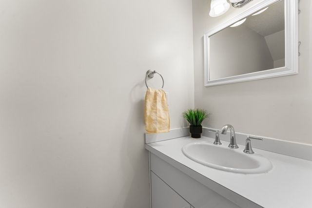 42 Village Brook Ln. 42, Natick, MA 01760