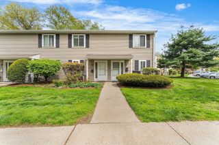42 Village Brook Ln. 42, Natick, MA 01760