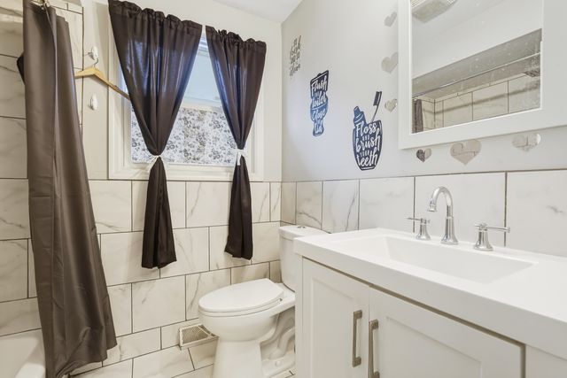 16037 Marshfield Avenue, Harvey, IL 60426