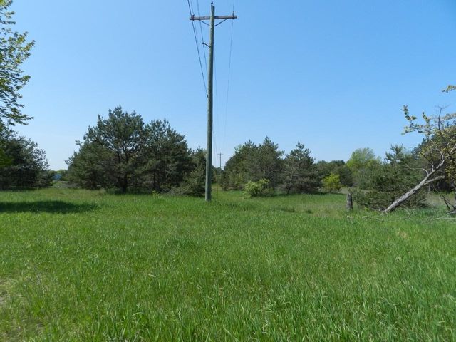 6274 S Us-31, Grawn, MI 49637