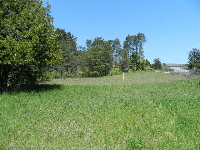 6274 S Us-31, Grawn, MI 49637