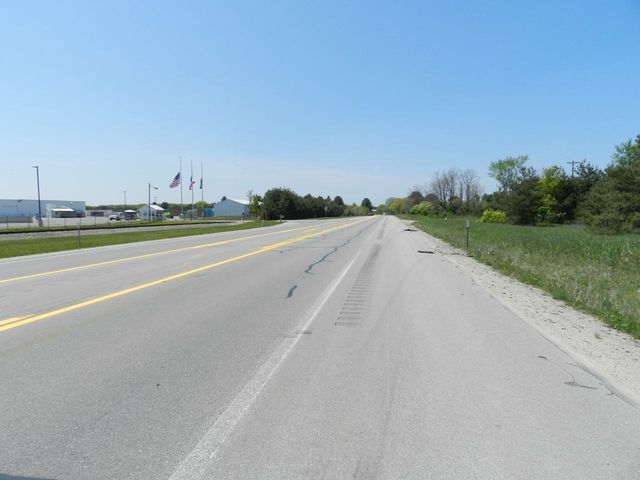6274 S Us-31, Grawn, MI 49637