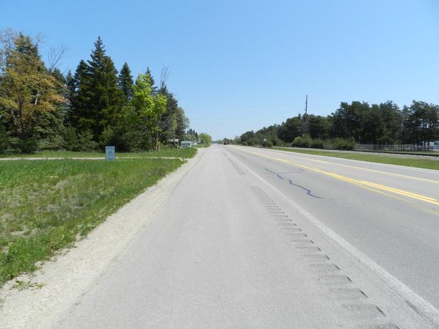 6274 S Us-31, Grawn, MI 49637