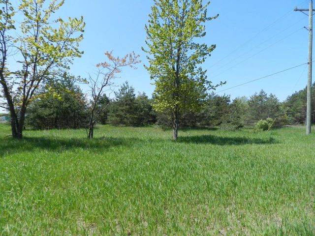 6274 S Us-31, Grawn, MI 49637