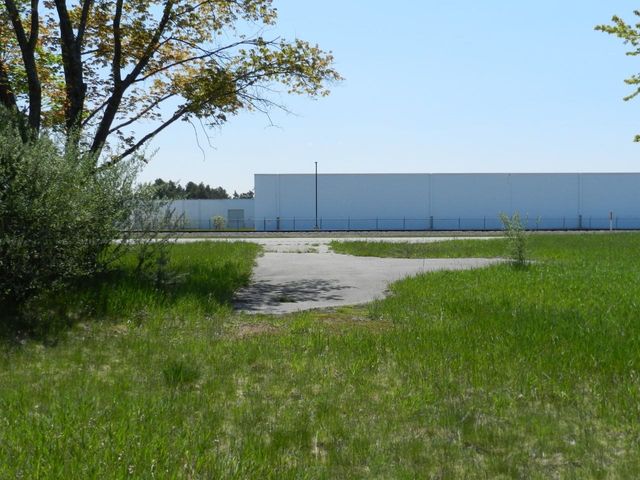 6274 S Us-31, Grawn, MI 49637