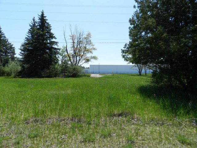 6274 S Us-31, Grawn, MI 49637