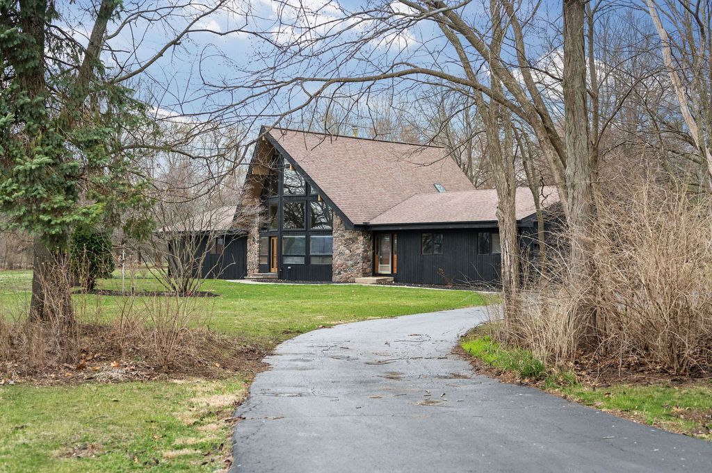 5N584 Dunham Trails Road, Wayne, IL 60184